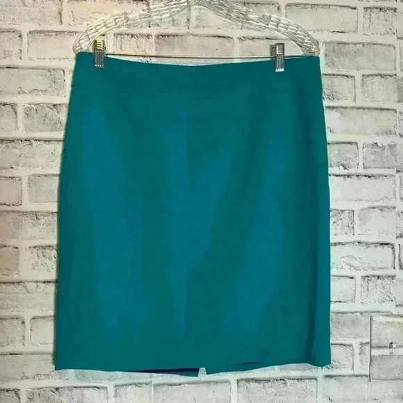 Loft‎ turquoise skirt size 12P in excellent condition slit in back/back zipper - Picture 1 of 6